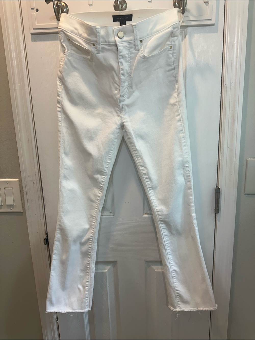 Ann Taylor White Raw Hem Jeans Size 2